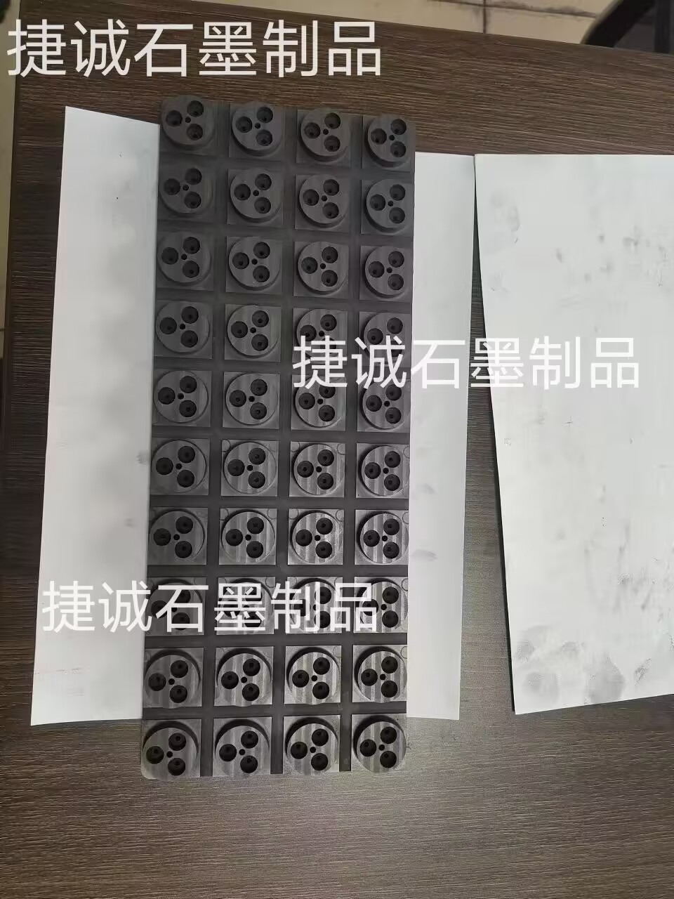 電子器件燒結(jié)用石墨治具，電子燒結(jié)石墨模具，半導(dǎo)體燒結(jié)石墨模具，二極管封裝石墨模具，燒結(jié)石墨模具，石墨模具，電子燒結(jié)石墨模具生產(chǎn)廠(chǎng)家，半導(dǎo)體燒結(jié)石墨模具生產(chǎn)廠(chǎng)家